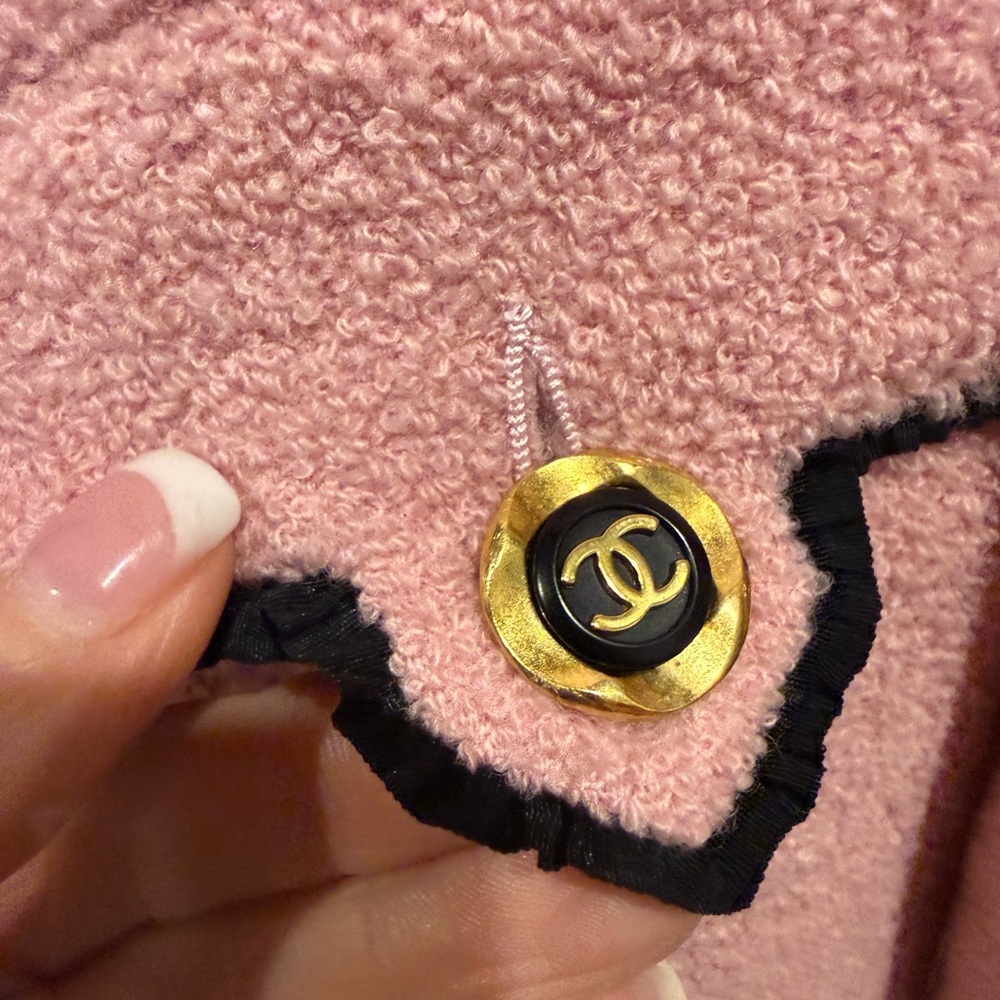💋CHANEL Vintage Pink Blazer with Black Trim 011 - Picture 3 of 10